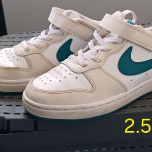 Nike Boys Sneakers Size 2.5 – Court Borough Low 2 (Great Shape!)